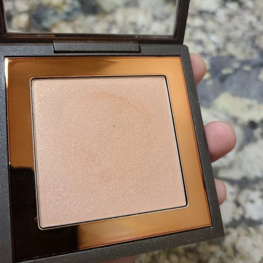 MAC Cosmetics LE Bao Bao Wan Summer Lt Ed Opal Blush Highlighter- light pink